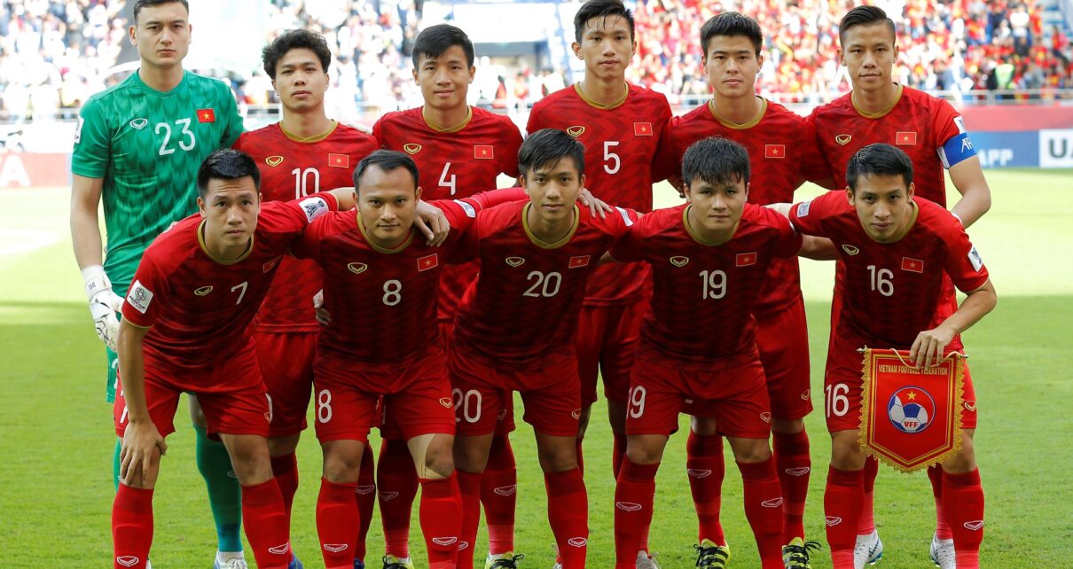 Đội tuyển Việt Nam lên đường đi đến UAE để đá vòng loại World Cup