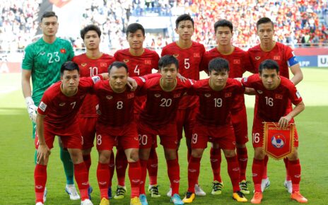 Đội tuyển Việt Nam lên đường đi đến UAE để đá vòng loại World Cup