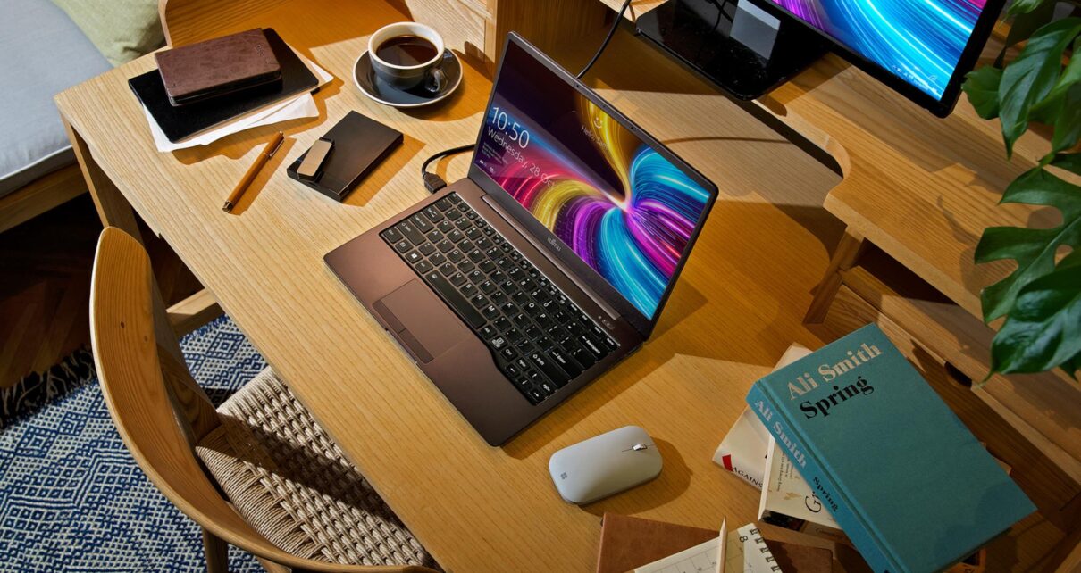 Fujitsu cho ra mắt mẫu laptop mỏng nhẹ Fujitsu CH